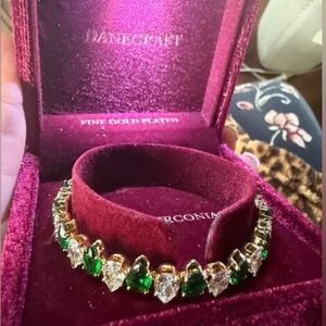 listing-status-banner